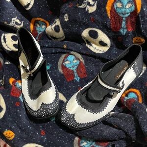 Mary Jane Two-Tone Black and White Flats with Scalloped Detailing